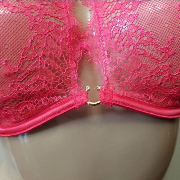 32D {Victoria's Secret } Red Lace Unlined Bra - Picture 4 of 12